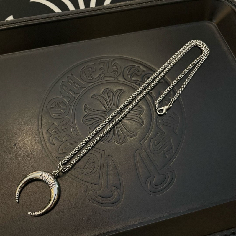 Ch*0me He**ts necklaces